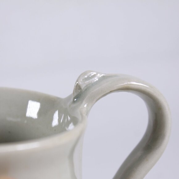 Handmade pottery mug sage green with little mouse - Picture 7 of 11